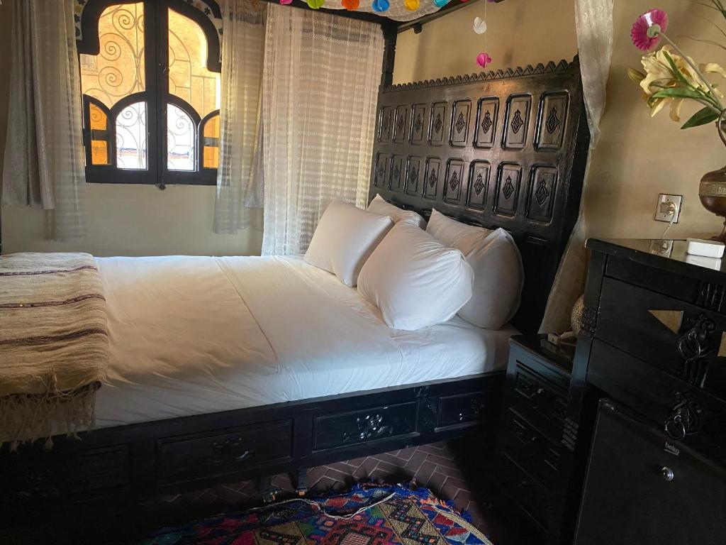 Riad Azurite bedroom